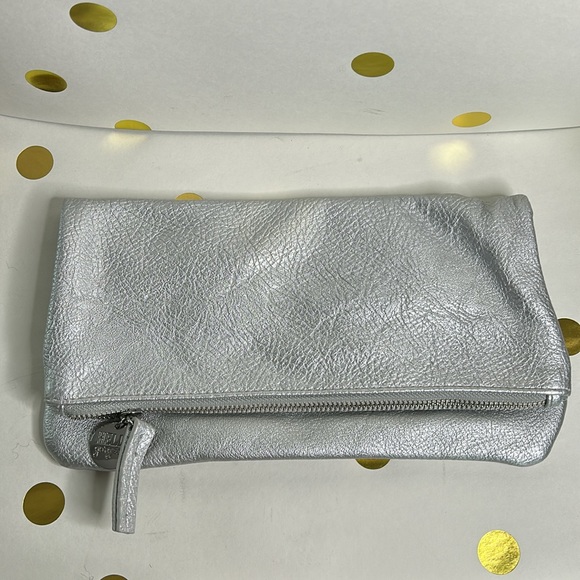 Silver vegan leather clutch with zipper - Picture 1 of 4